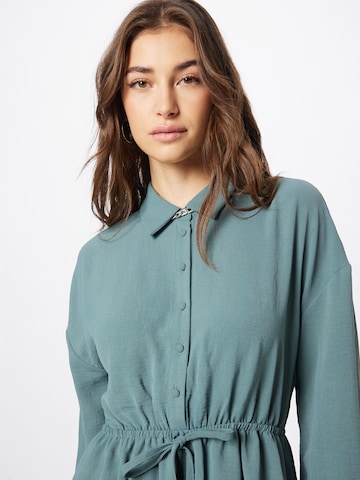 Robe-chemise 'Patrizia' ABOUT YOU en vert