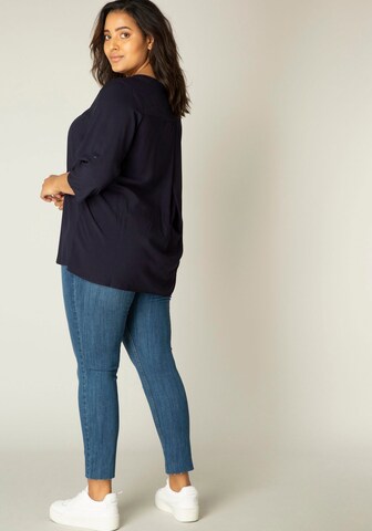 BASE LEVEL CURVY Bluse in Blau