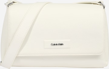 Calvin Klein Axelremsväska i vit: framsida