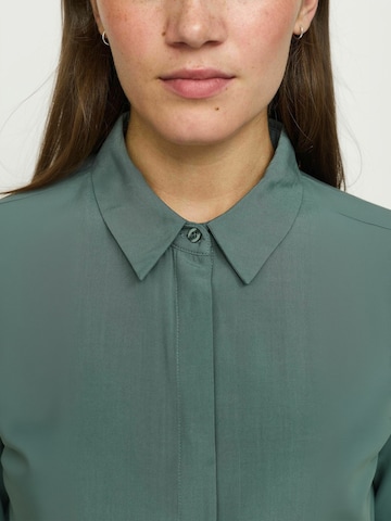 Soft Rebels Shirt ' SRFreedom ' in Groen: voorkant