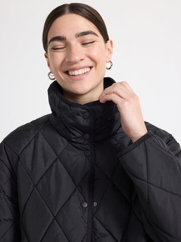 Lindex Демисезонная куртка 'Lucille' в Черный