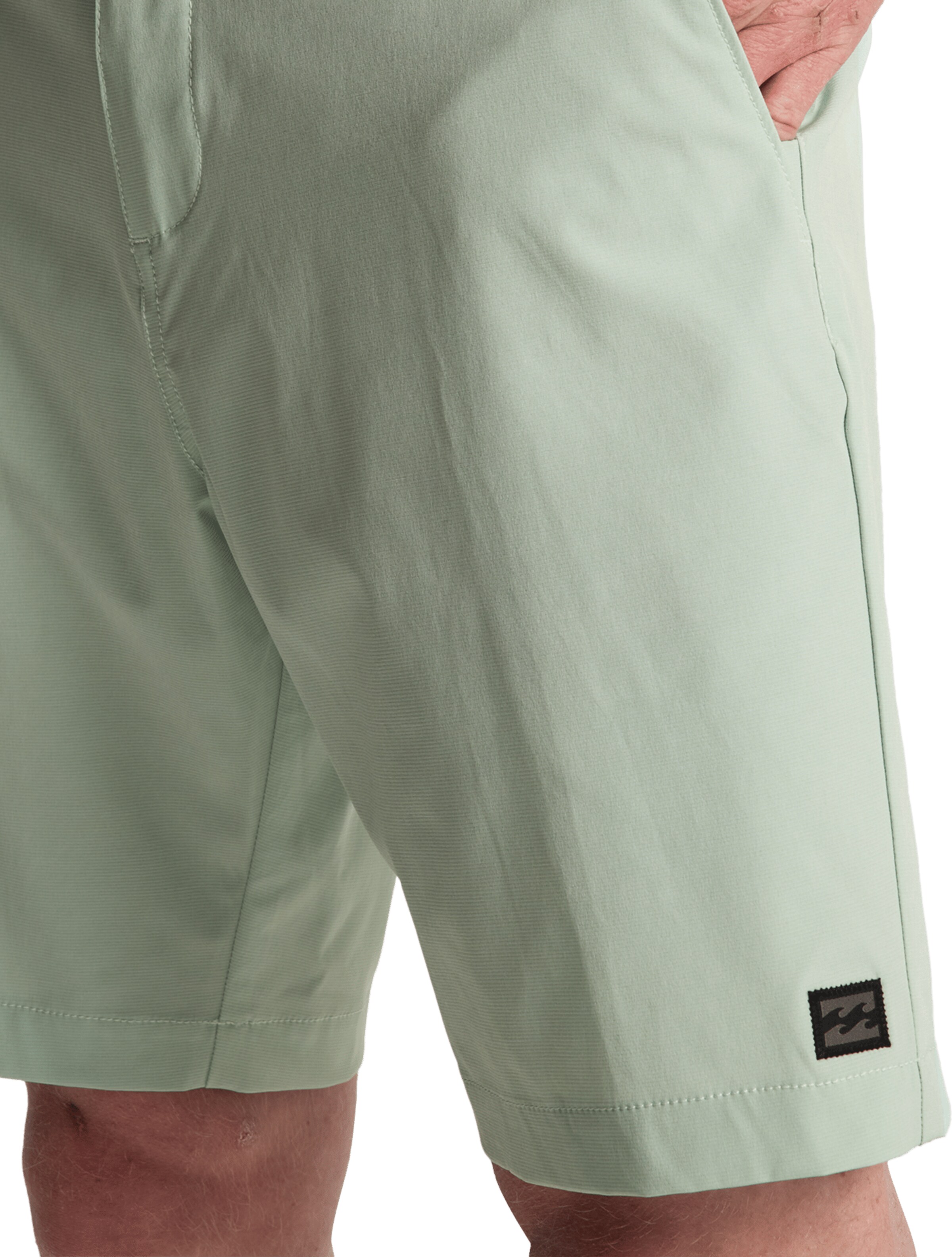 BILLABONG Regular Hose in Grün