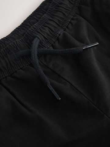 Next Szabványos Nadrág - fekete