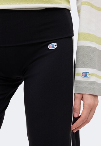 Champion - Acampanado Pantalón en negro: frente