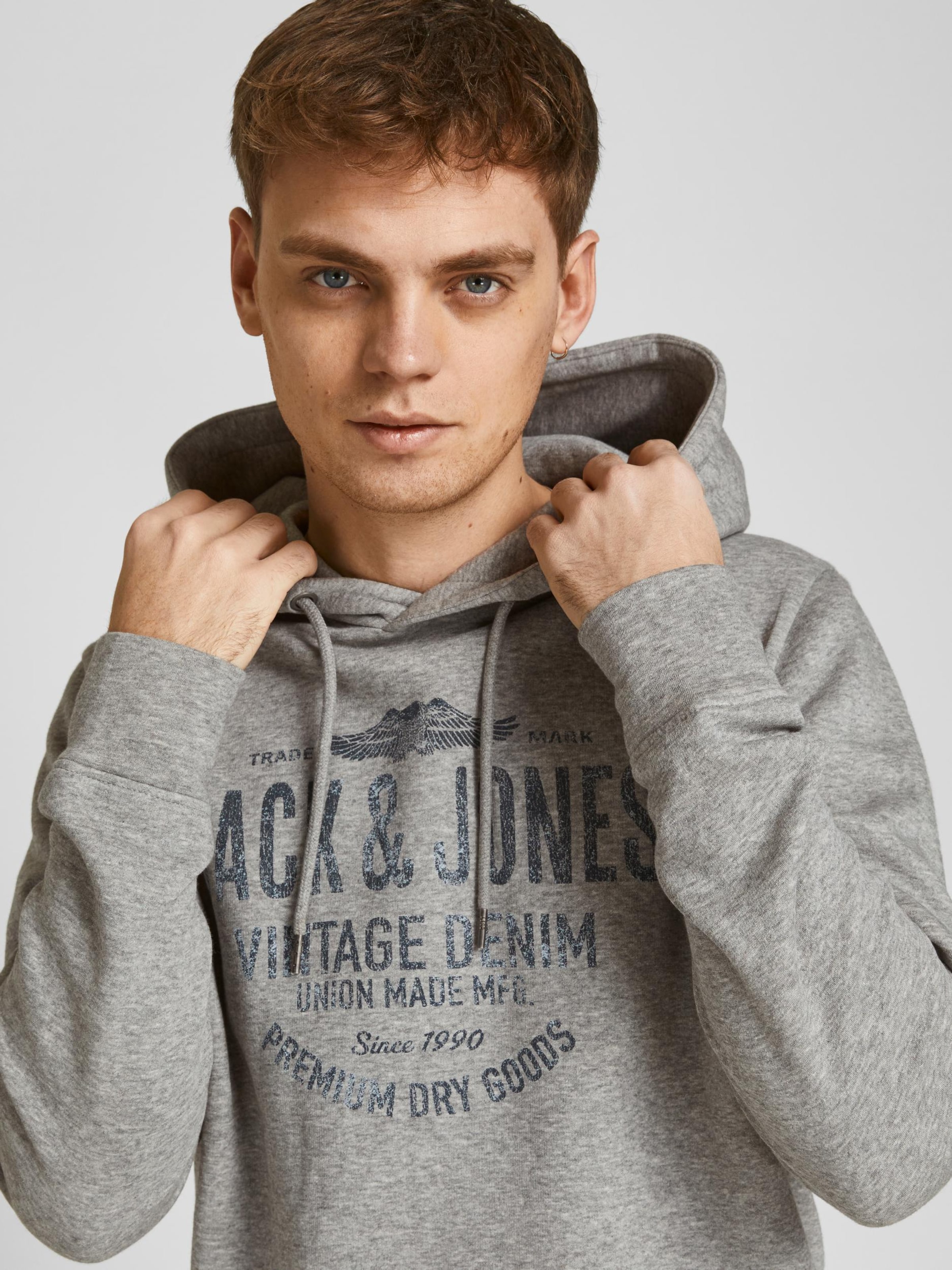 Männer Sweat JACK & JONES Sweatshirt 'BLUBOOSTER' in Grau - MM98067 Männer Sweat JACK & JONES Sweatshirt 'BLUBOOSTER' in Grau - MM98067