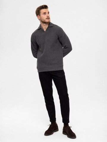Antioch Sweatshirt in Grau