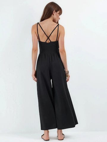 Hiccup Jumpsuit‌‌‌‌‌‌‌‌ in Schwarz