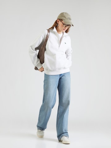 Abercrombie & Fitch - Sudadera en gris