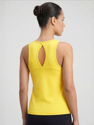 Top sportivo di Tommy Life in giallo