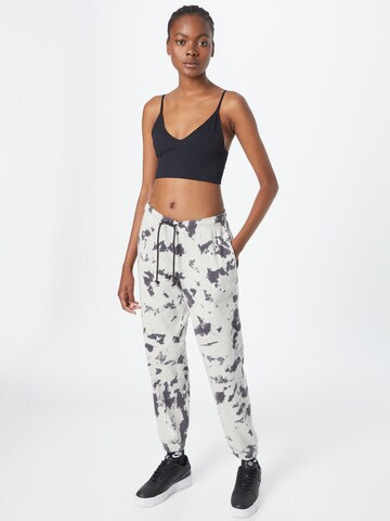 Tapered Pantaloni de la Nike Sportswear pe negru
