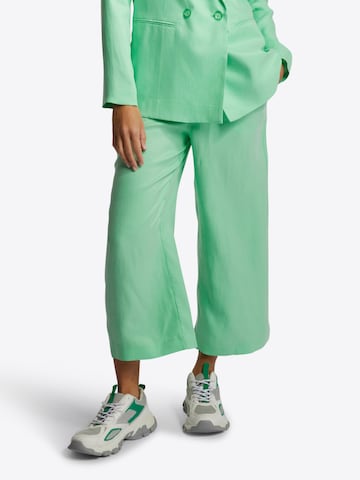 Rich & Royal Wide leg Trousers in Green: front
