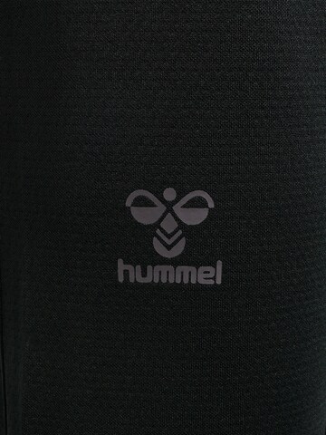 Hummel Tapered Sporthose in Schwarz