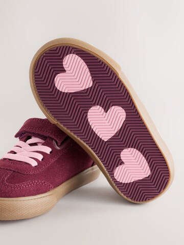 Baskets Next en rouge