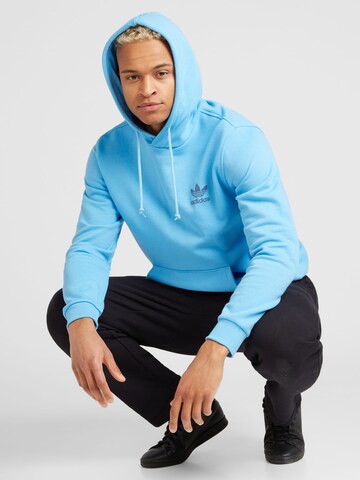 ADIDAS ORIGINALS Sweatshirt i blå