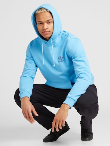 ADIDAS ORIGINALS Sweatshirt i blå