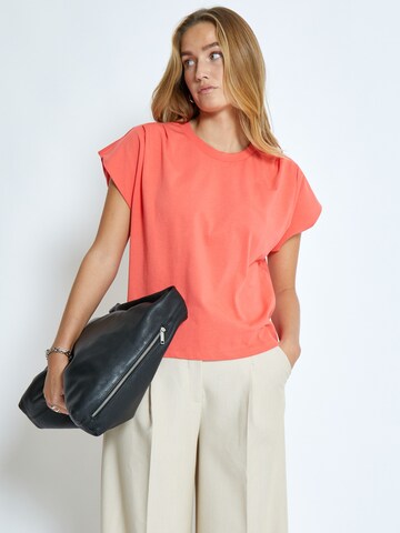 minus T-Shirt in Rot: Vorderseite