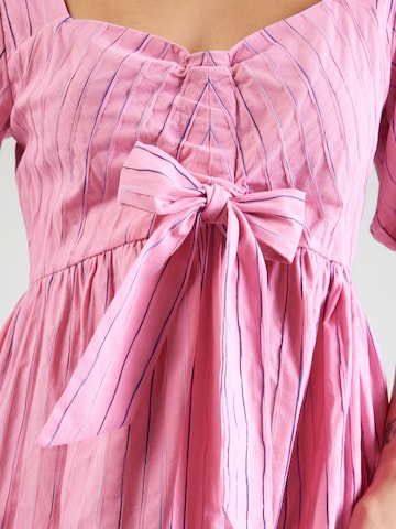 Rochie de la YAS pe roz