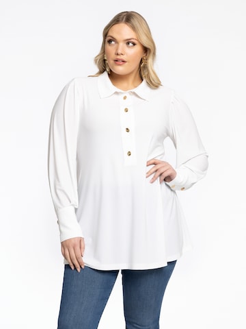 Yoek Blouse in Wit: voorkant