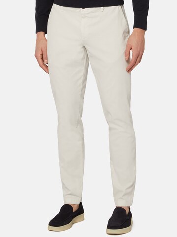 Boggi Milano Slim fit Chino Pants in White: front