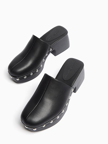 Clogs di Bershka in nero