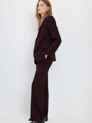 Evazați Pantaloni cu dungă 'PBBERGEN' de la MANGO pe roșu