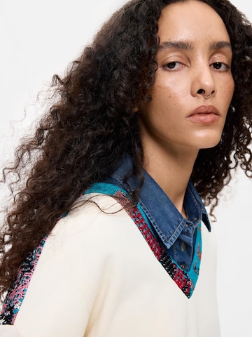 Desigual Μπλούζα φούτερ σε λευκό