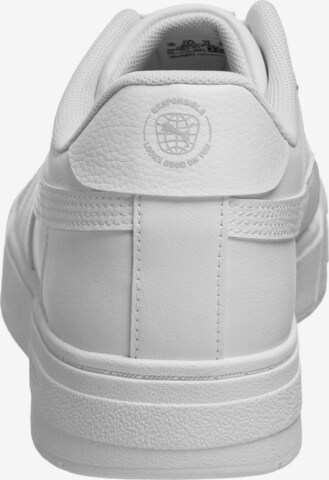 Baskets basses PUMA en blanc