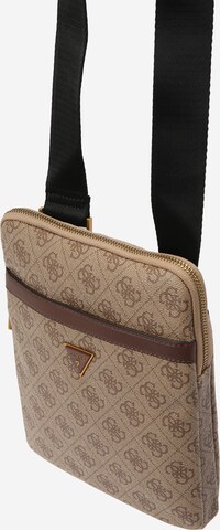 Sac à bandoulière 'Vezzola' GUESS en beige : devant