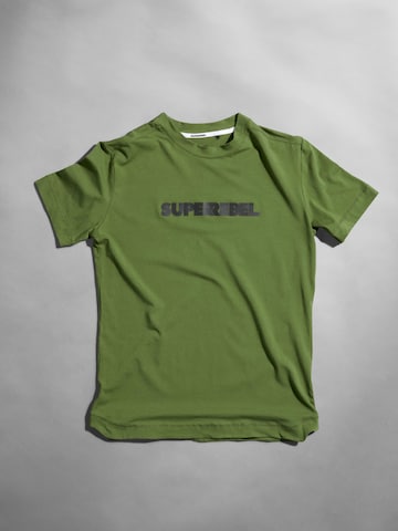SUPERREBEL® GEAR Shirt 'KEANU' in Grün
