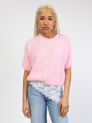 BROKE + SCHÖN Knit Cardigan in Pink: front