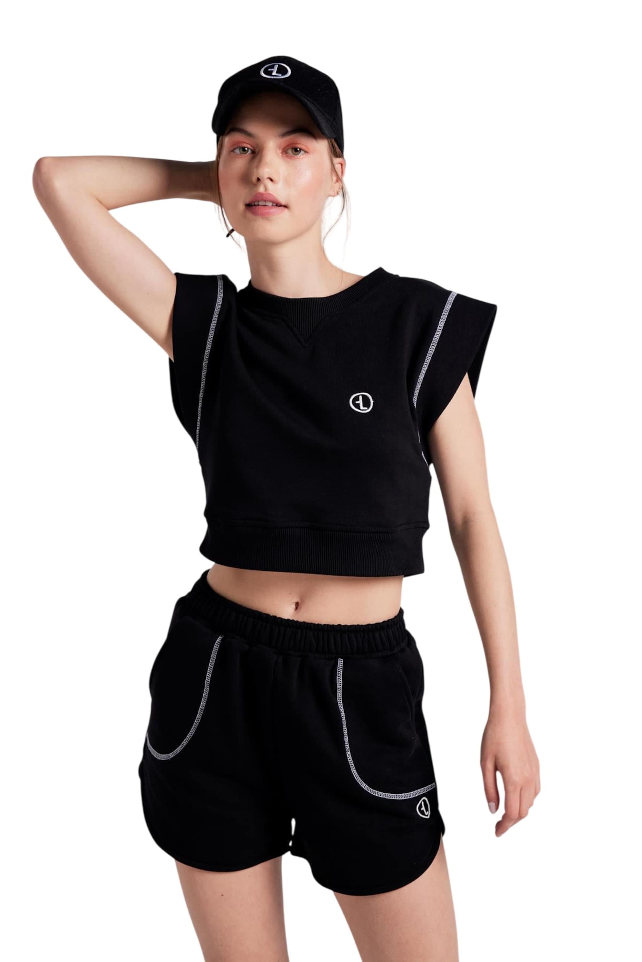 HOLLY LOLLY Loosefit Kalhoty – černá