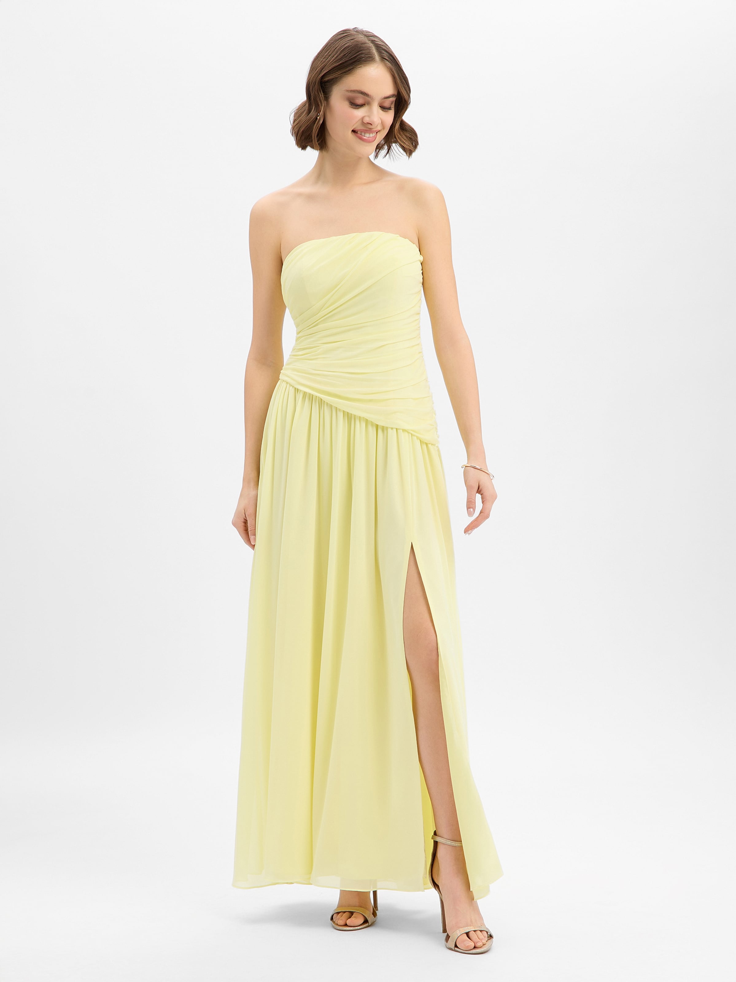 Marie Lund Avondjurk in Geel: voorkant