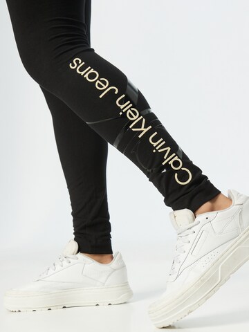 Calvin Klein Jeans Skinny Legíny - Čierna