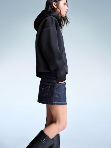 Bershka Collegetakki värissä musta
