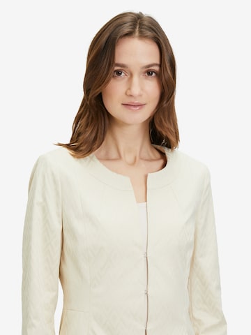 Betty Barclay Blazer in Beige