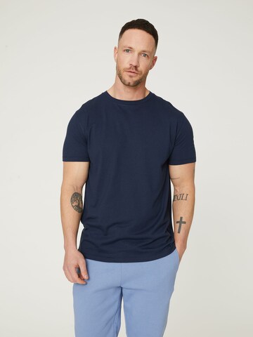 DAN FOX APPAREL Klasický střih Tričko 'Piet' – modrá: přední strana