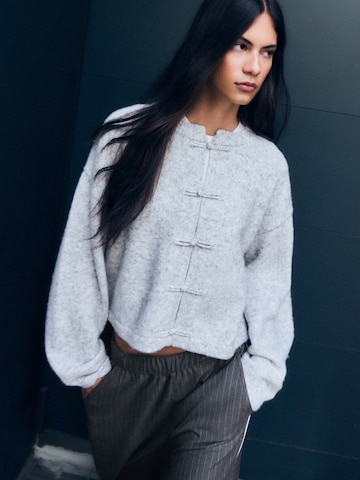 Bershka Knit cardigan in Grey: front