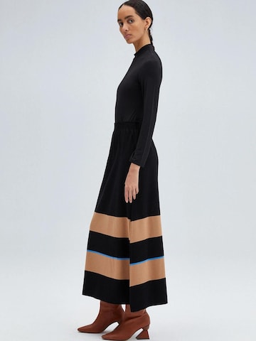 Touché Privé - Falda 'Striped Knitwear Skirt With Elastic Waist' en marrón