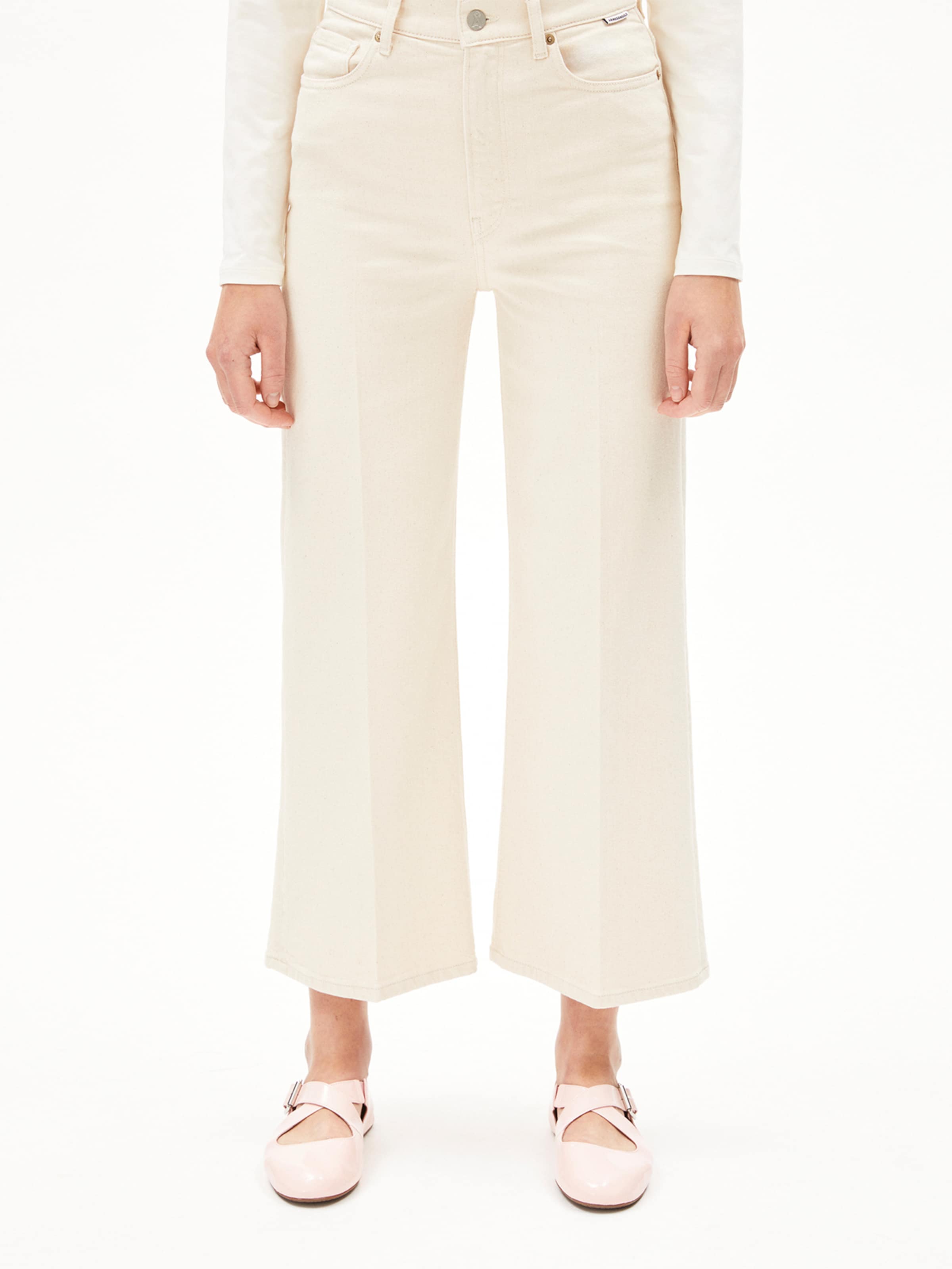 ARMEDANGELS Bootcut Džíny 'MURLIAA' – bílá: přední strana