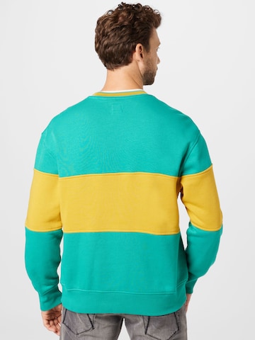 LEVI'S ® Sweatshirt 'Color Block Tipped Crew Alhambra' in Grün