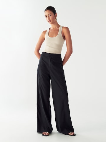 Wide leg Pantaloni 'Dayton' de la Willa pe negru: față