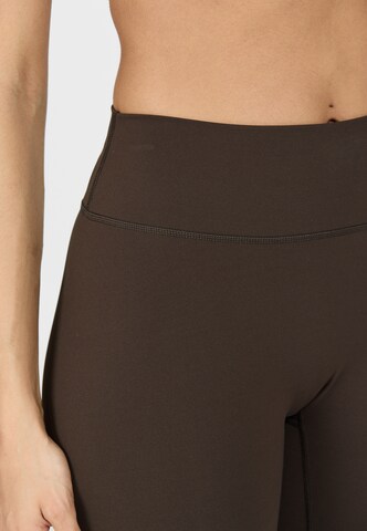 Athlecia Skinny Tights 'Luxe' in Braun