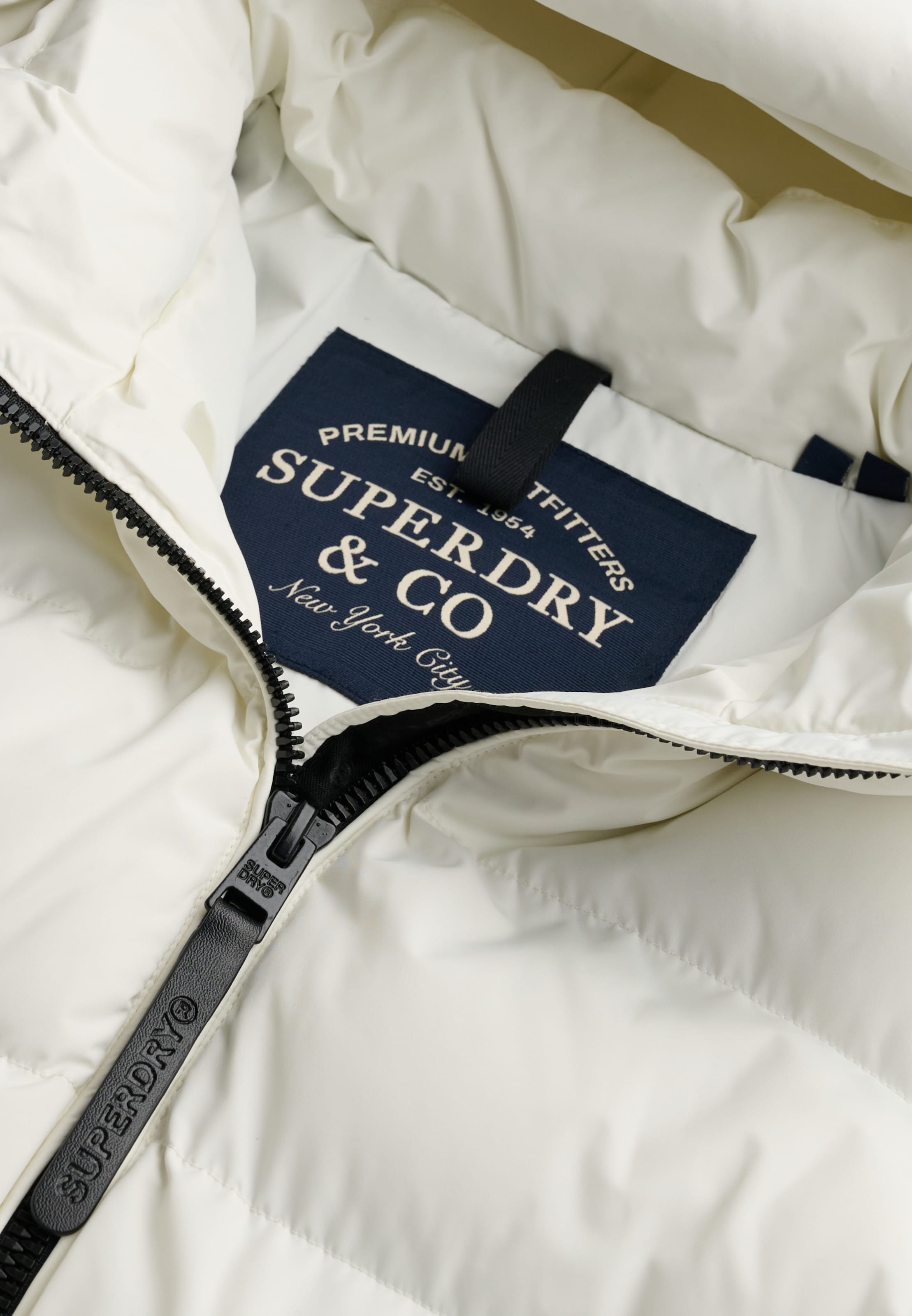 Superdry & Co Φθινοπωρινό και ανοιξιάτικο μπουφάν σε λευκό