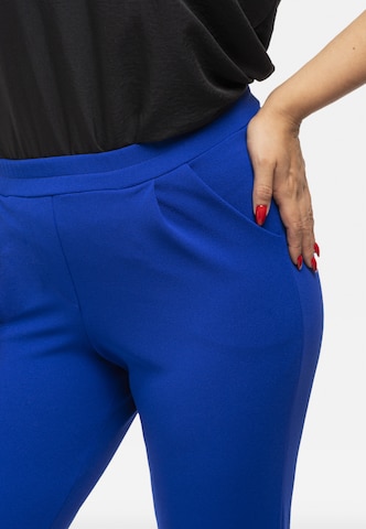 Coupe slim Pantalon à pince 'ERYKA ' Karko en bleu