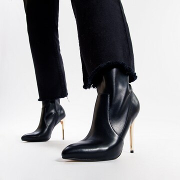 BUFFALO Ankle Boots 'Shirin' in Black