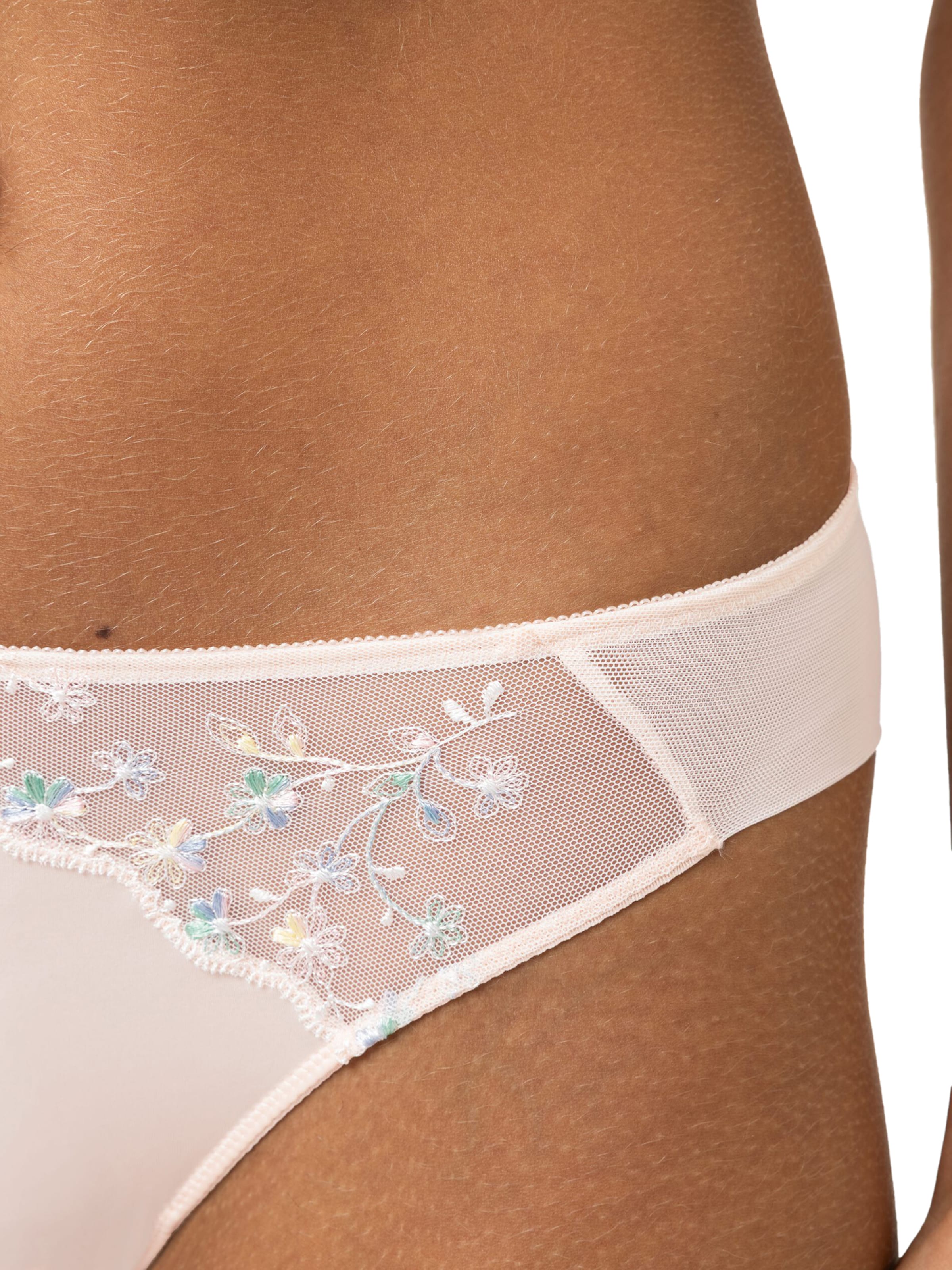 Mey Thong 'Delightful' in Orange