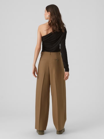 VERO MODA Loose fit Pleat-Front Pants 'IMANI' in Green