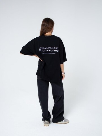 BAYSIDE BOUND Shirt 'THE 8K UNISEX OVERSIZE TEE' in Zwart
