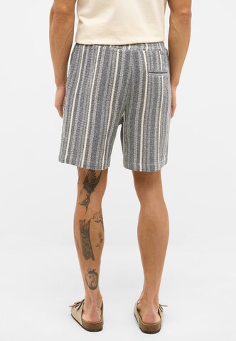 MUSTANG Regular Shorts 'Lockport' in Grau