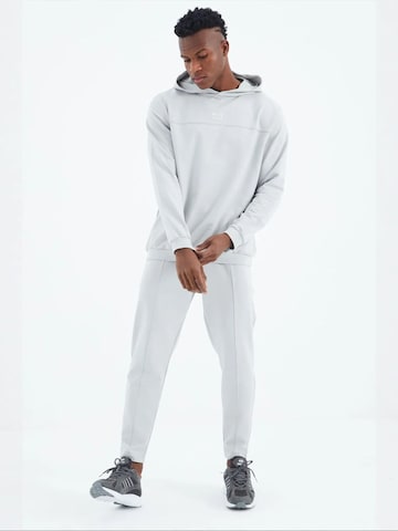 Completo per l'allenamento 'Aktive Sets' di Tommy Life in bianco